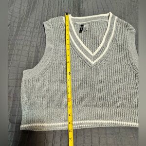 H&M Cropped Sweater Vest